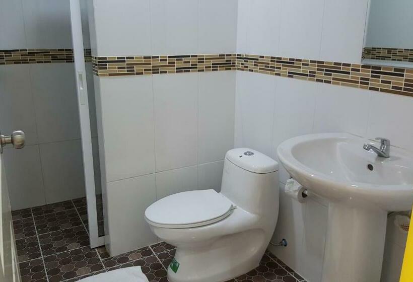 غرفة قياسية, Charoensuk Grand