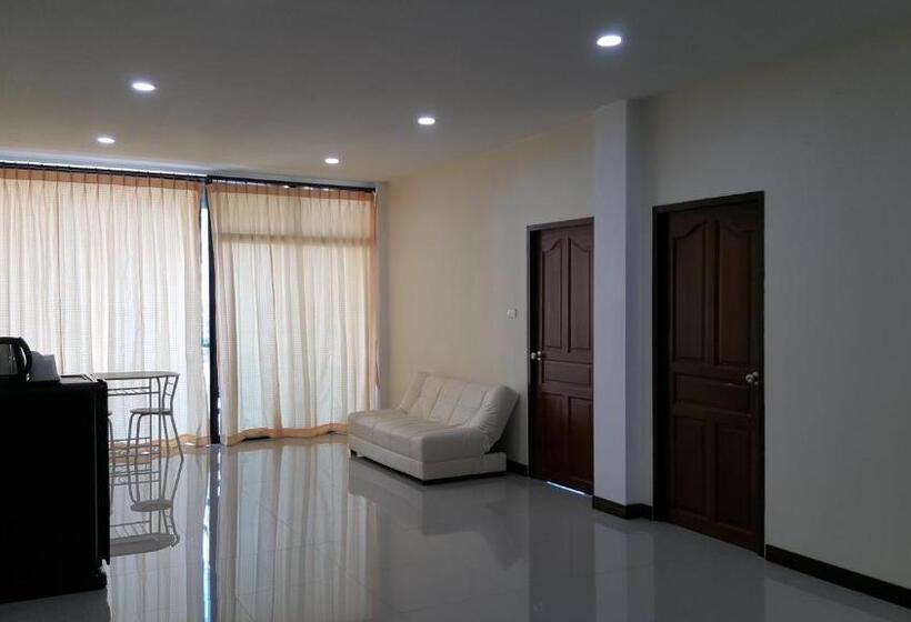 جناح عائلي, Charoensuk Grand