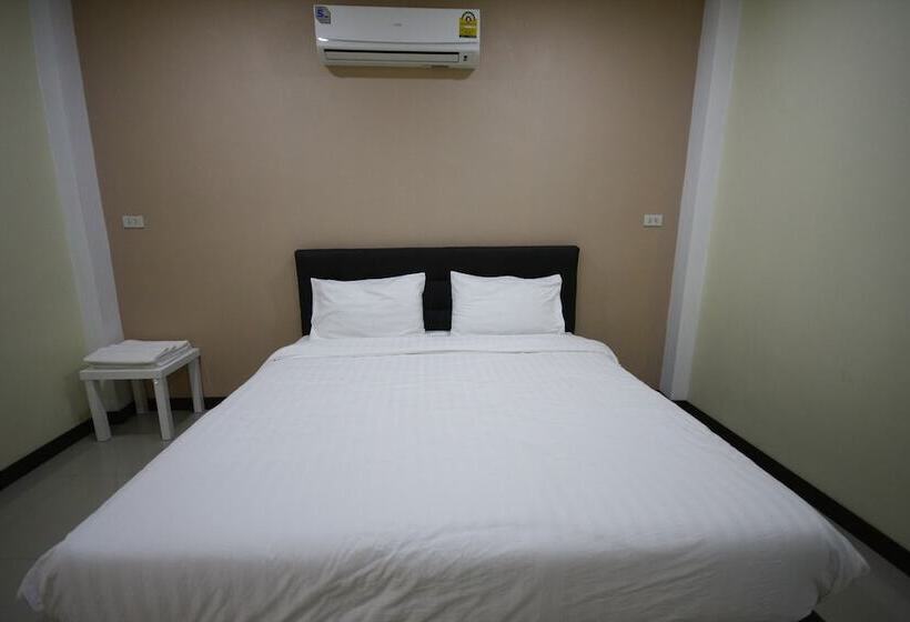 غرفة قياسية, Charoensuk Grand