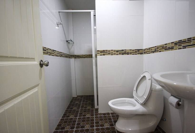 غرفة قياسية, Charoensuk Grand