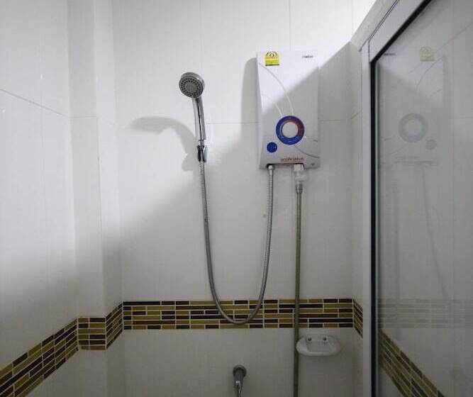 غرفة قياسية, Charoensuk Grand