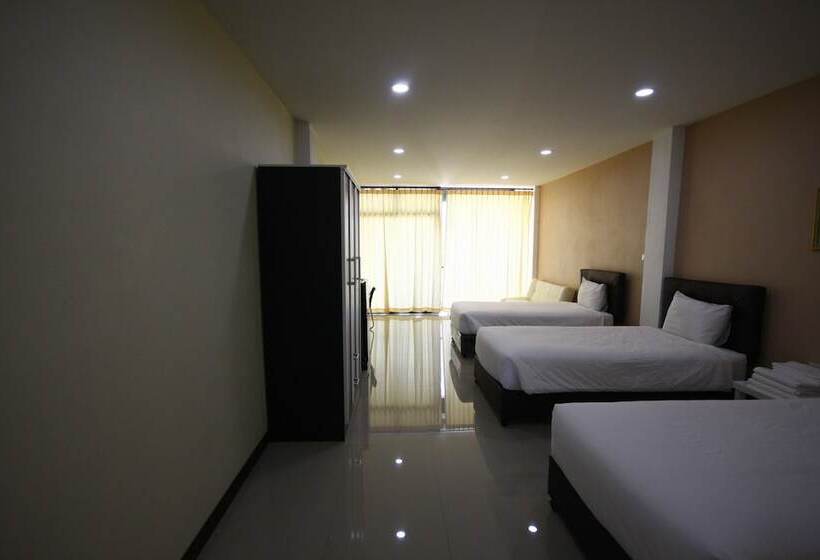 غرفة ديلوكس ثلاثية, Charoensuk Grand