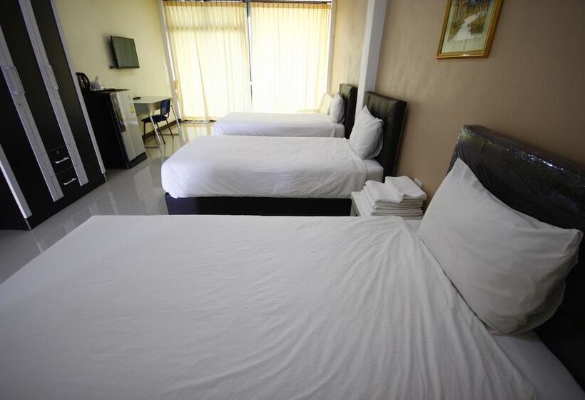 غرفة ديلوكس ثلاثية, Charoensuk Grand