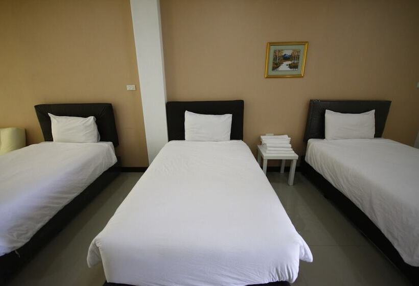 غرفة ديلوكس ثلاثية, Charoensuk Grand