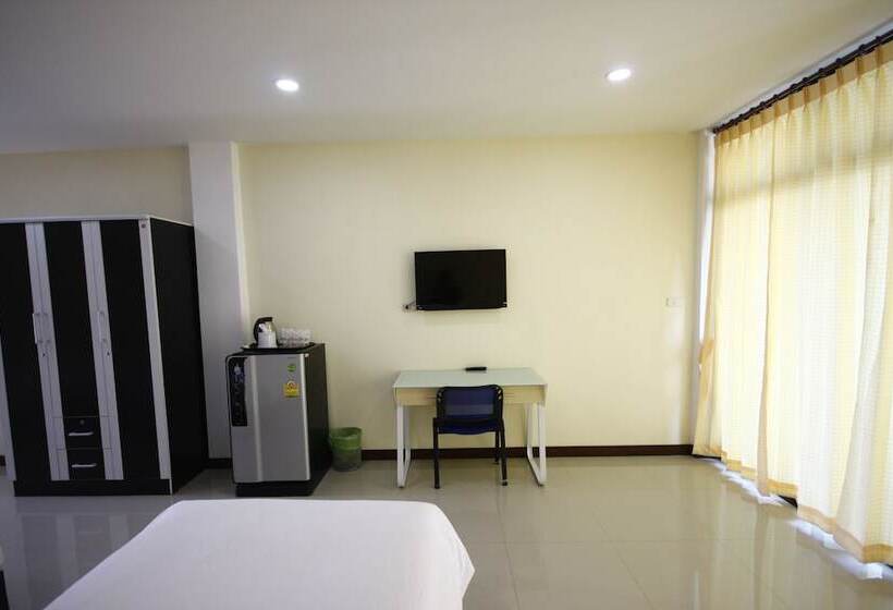 غرفة ديلوكس ثلاثية, Charoensuk Grand