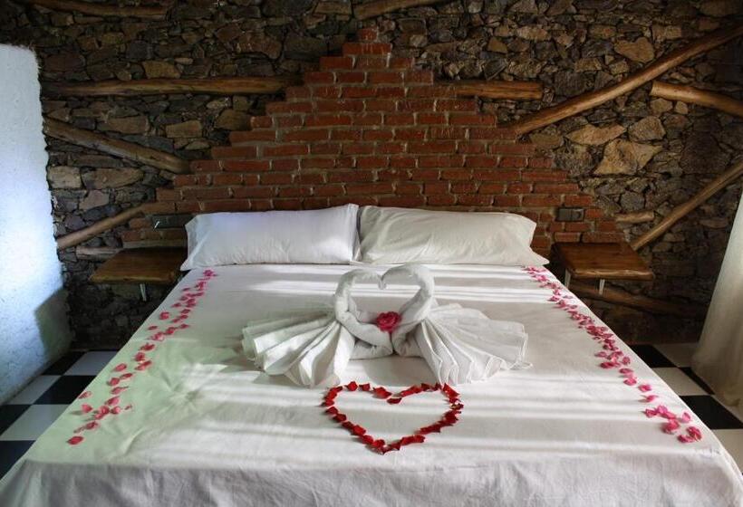 اتاق استاندارد سه تخته با بالکن, Leonor