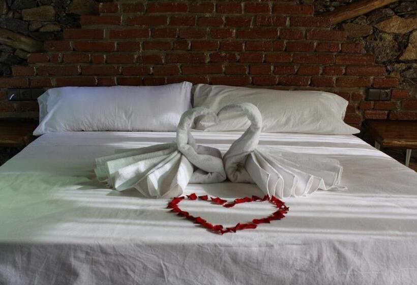 اتاق استاندارد سه تخته با بالکن, Leonor