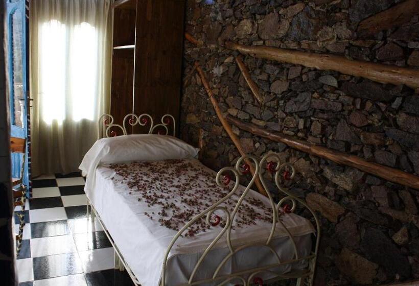 اتاق استاندارد سه تخته با بالکن, Leonor