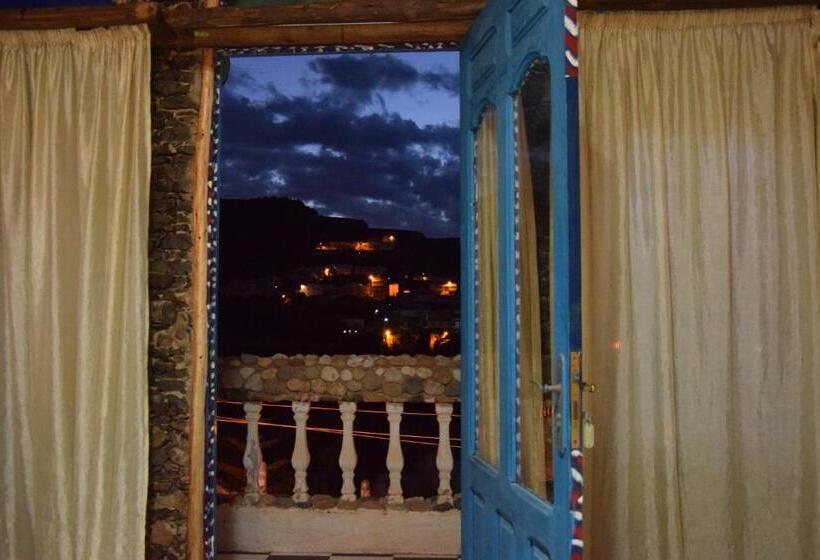 اتاق استاندارد سه تخته با بالکن, Leonor