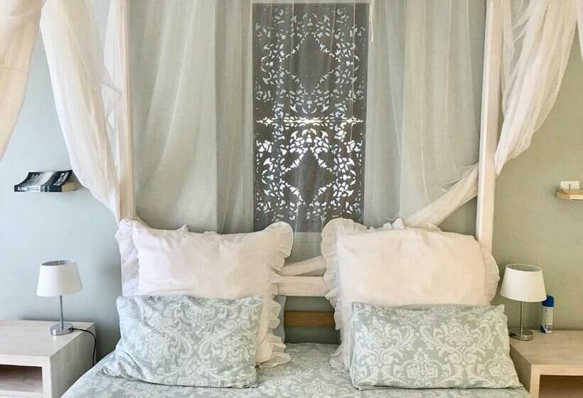 Номер Стандарт, The Grand Marigold