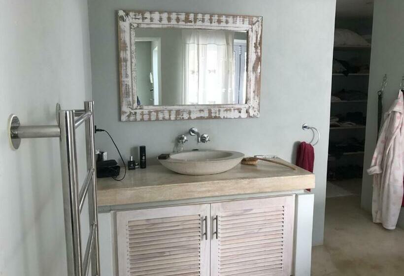 Номер Стандарт, The Grand Marigold