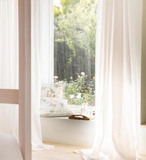 Номер Стандарт, The Grand Marigold