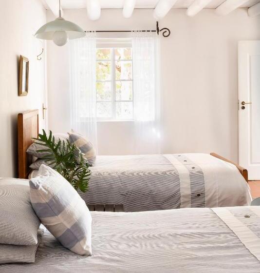 Номер Стандарт, The Grand Marigold