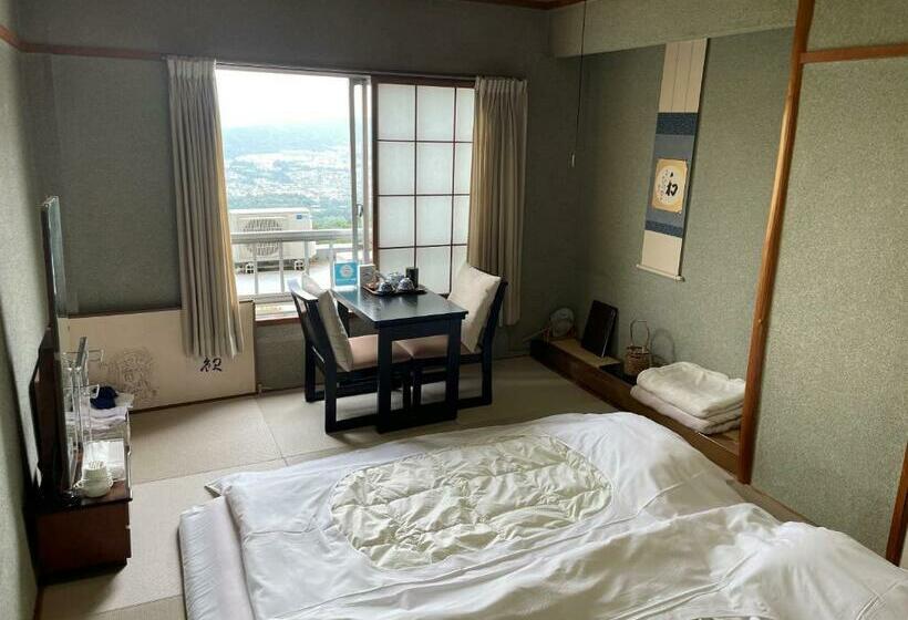 带共用浴室的标准房间, Shiroyama Ryokan