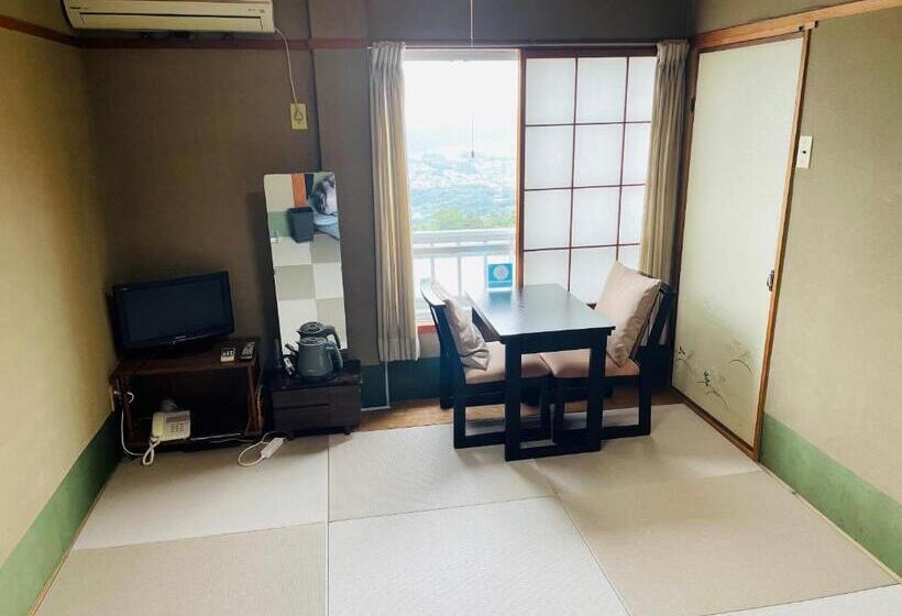带共用浴室的标准房间, Shiroyama Ryokan