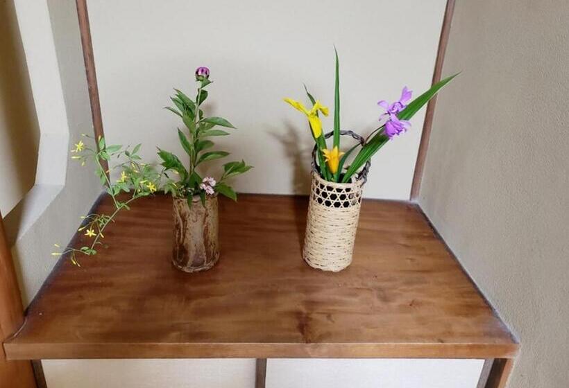 标准三人间共用浴室, Shiroyama Ryokan