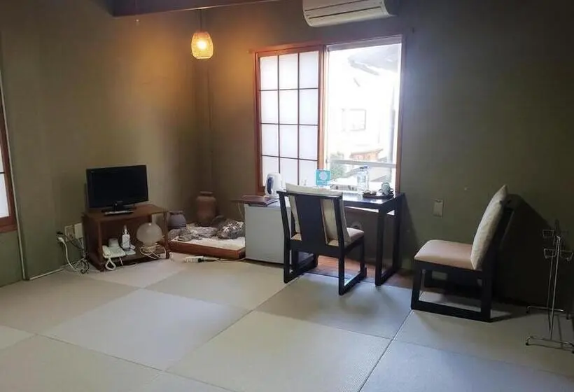 バスルーム共有のトリプルスタンダード, Shiroyama Ryokan