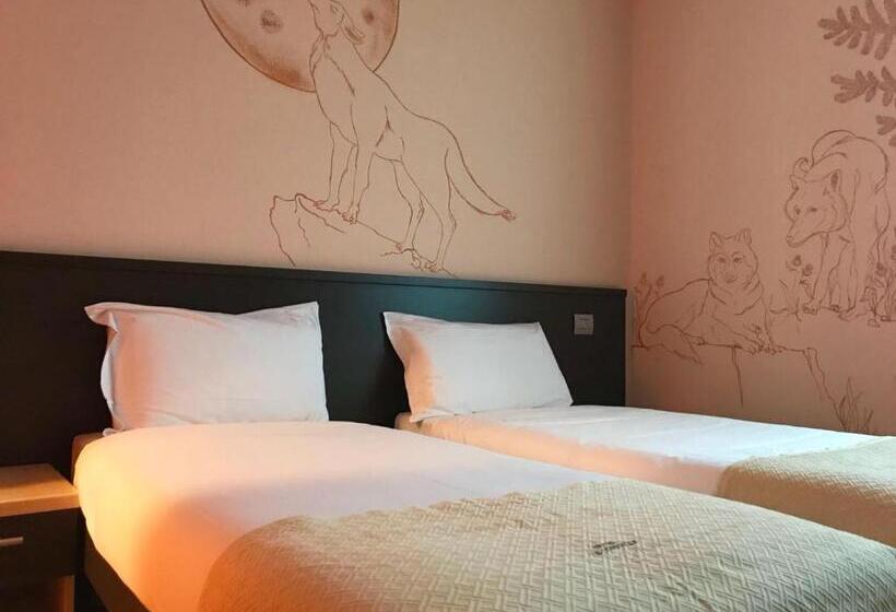 غرفة قياسية رباعية, Cornelle