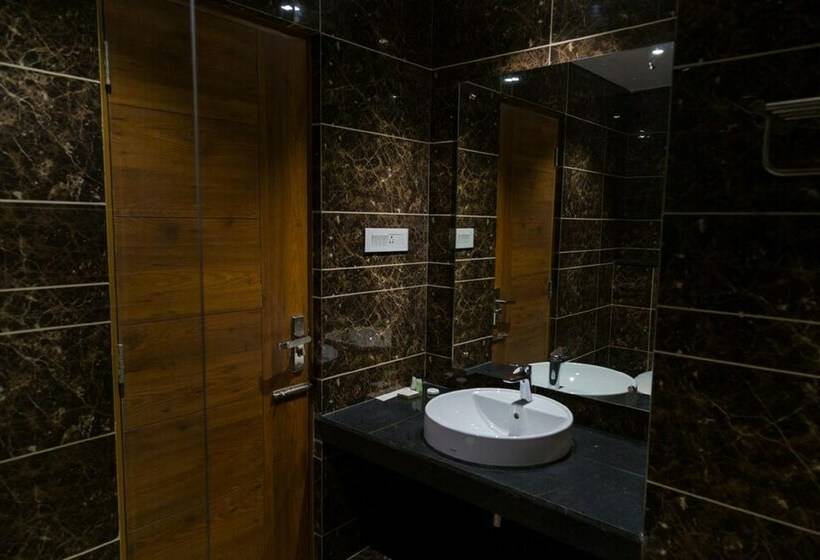 Quarto Executivo, Hills