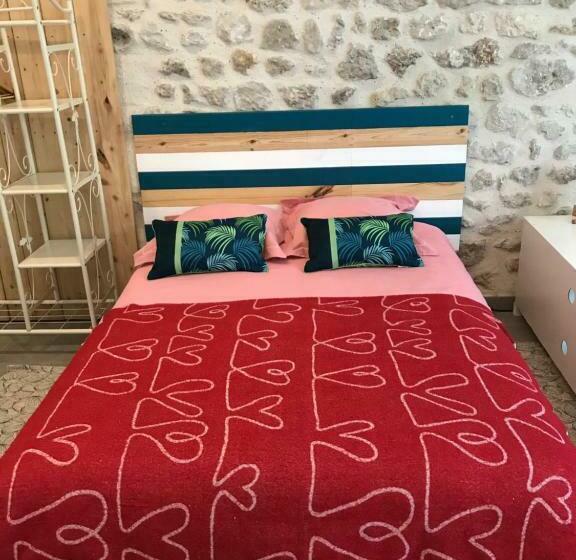 סטודיו דלוקס, La Marelle