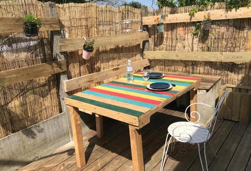 סטודיו דלוקס, La Marelle