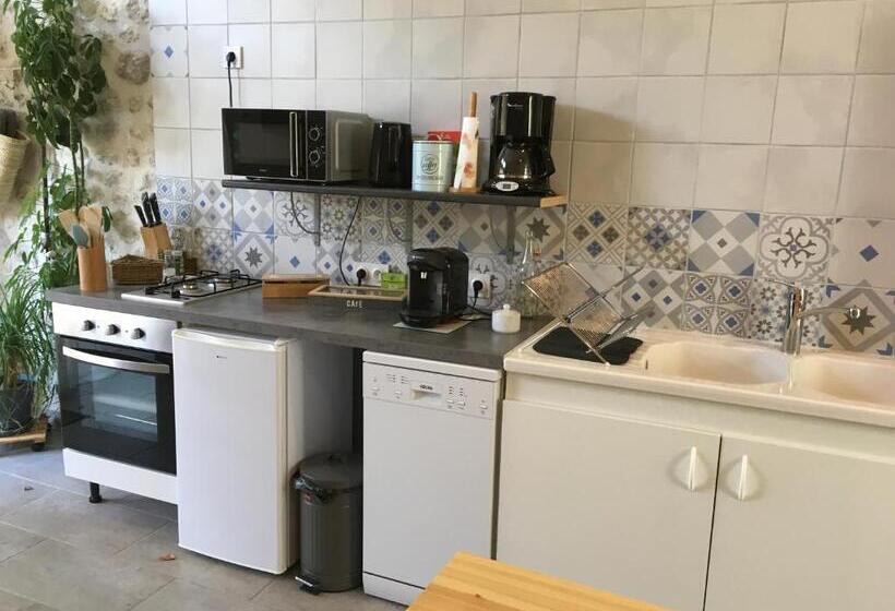 סטודיו דלוקס, La Marelle