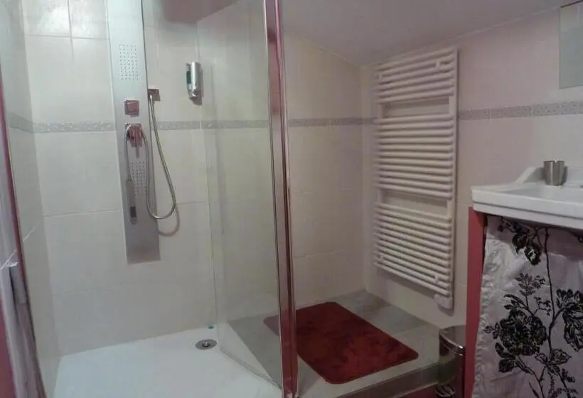 スタンダードトリプルルーム, Chambres D Hôtes Du Clos Semper Felix