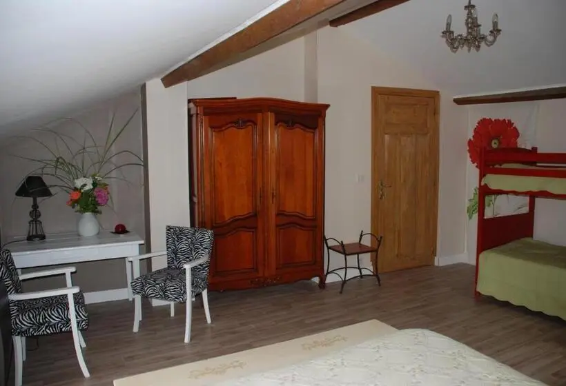 スタンダード４人部屋, Chambres D Hôtes Du Clos Semper Felix