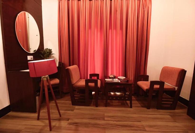 غرفة ملكية, Konark Grand