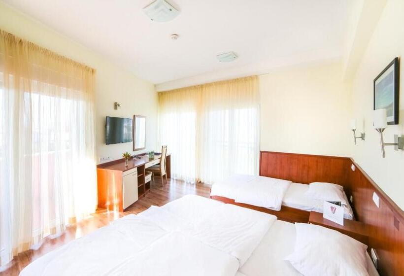 חדר סטנדרט לשלושה עם מרפסת, Merlot