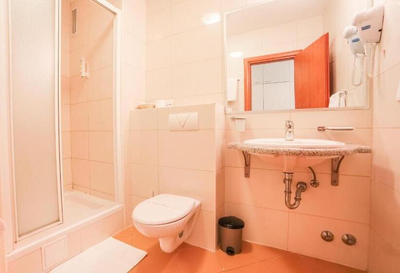 חדר סטנדרט לשלושה עם מרפסת, Merlot