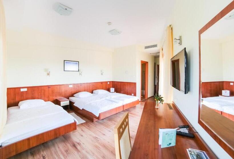 חדר סטנדרט לשלושה עם מרפסת, Merlot