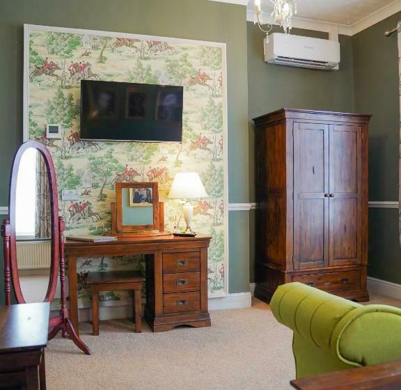 디럭스 룸, The Old Hall