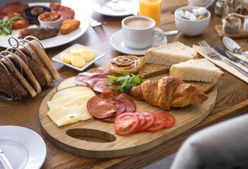 스탠다드 룸, The Old Hall