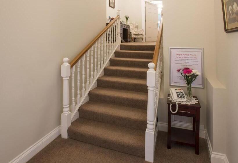 스탠다드 룸, The Old Hall