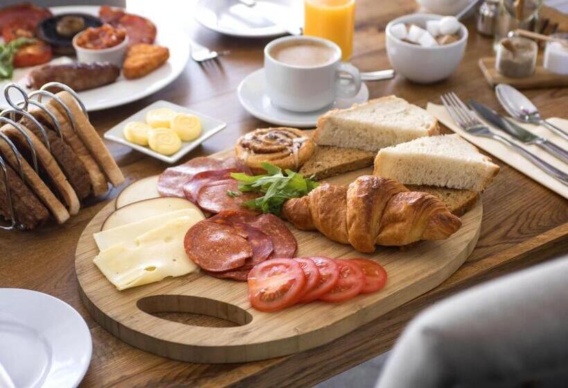 스탠다드 룸, The Old Hall