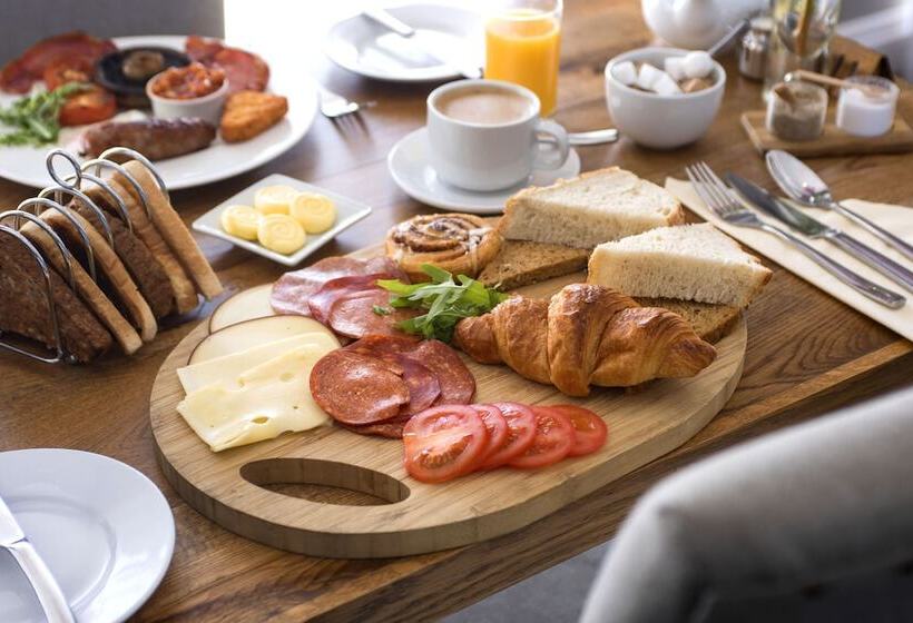 디럭스 룸, The Old Hall