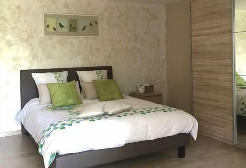 غرفة قياسية ثلاثية مزودة بتراس, Clos De La Colombe