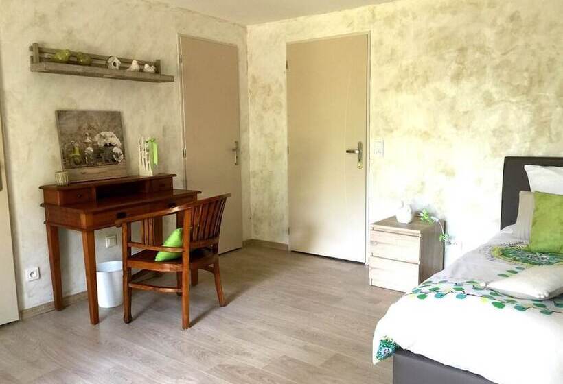 غرفة قياسية ثلاثية مزودة بتراس, Clos De La Colombe