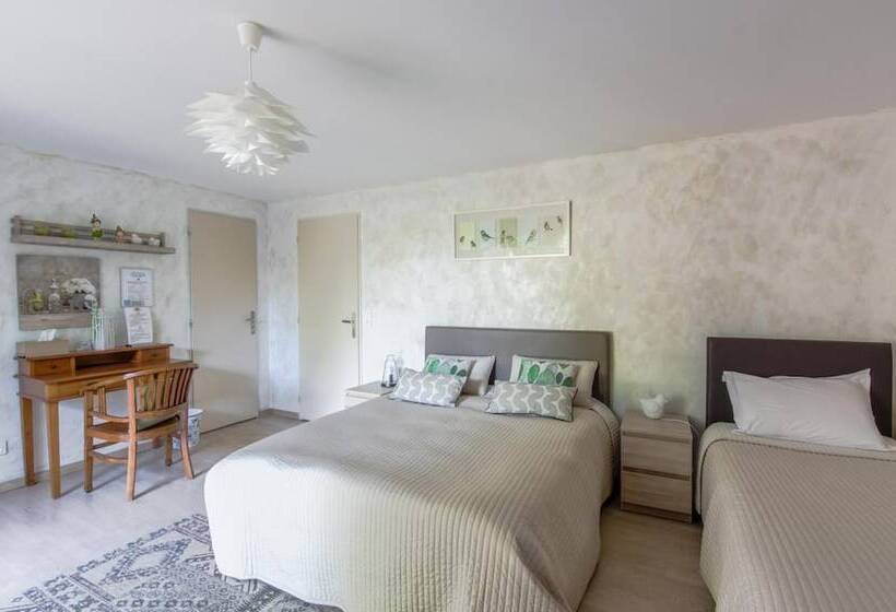 غرفة قياسية ثلاثية مزودة بتراس, Clos De La Colombe