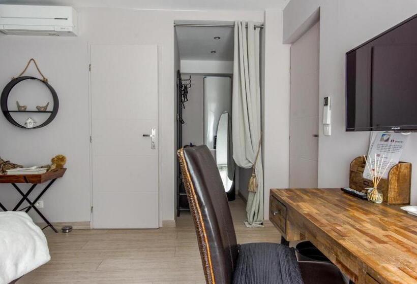 غرفة أساسية, Clos De La Colombe