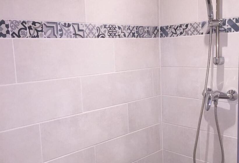 غرفة أساسية, Clos De La Colombe