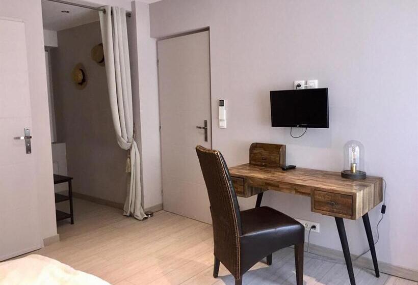 غرفة أساسية, Clos De La Colombe