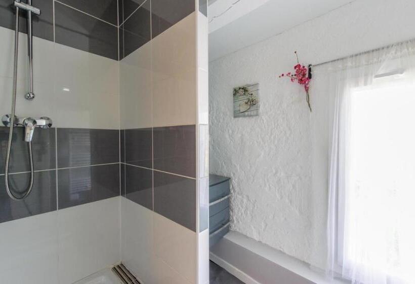 غرفة ديلوكس ثلاثية, Clos De La Colombe