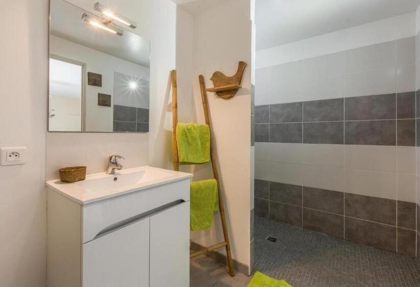 غرفة قياسية ثلاثية مزودة بتراس, Clos De La Colombe