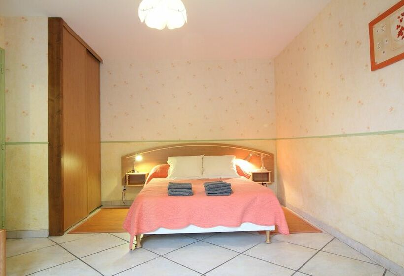 غرفة قياسية لذوى الاحتياجات الخاصة, L'espiatet