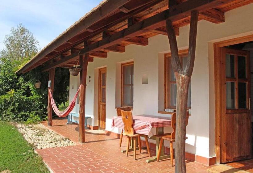 منزل غرفتين نوم, Kerca Bio Farm