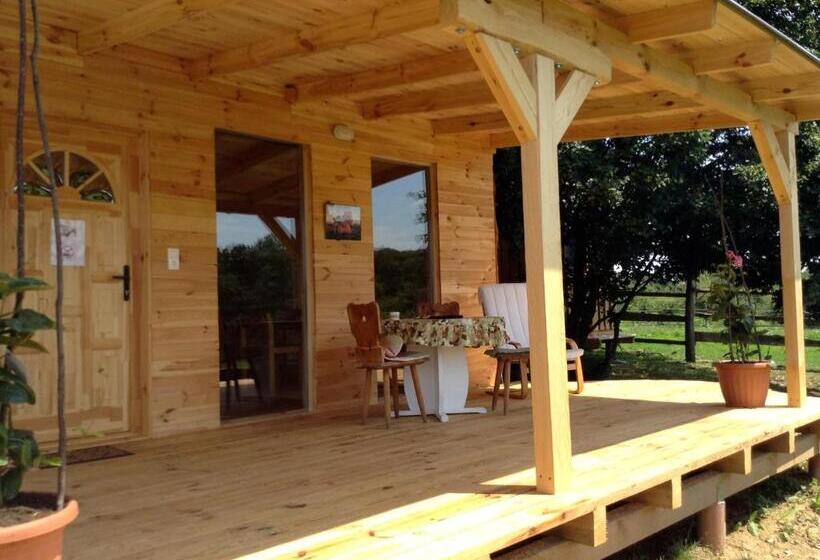 غرفة قياسية ثلاثية مزودة بشرفة, Kerca Bio Farm