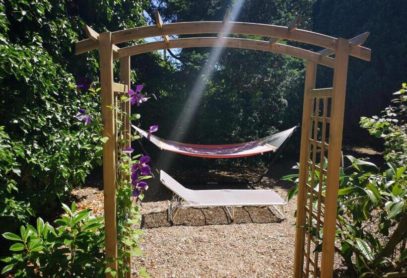 Standard room with outdoor bath, La Nouvelle Criqueboise