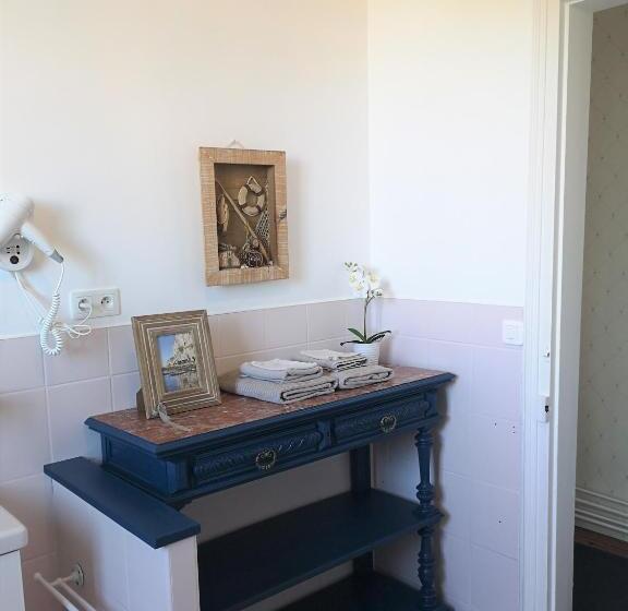 חדר סטנדרט לשלושה, La Nouvelle Criqueboise